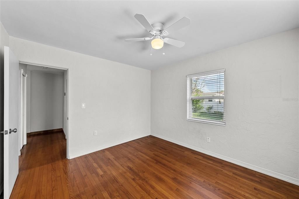 For Sale: $385,000 (2 beds, 1 baths, 1116 Square Feet)