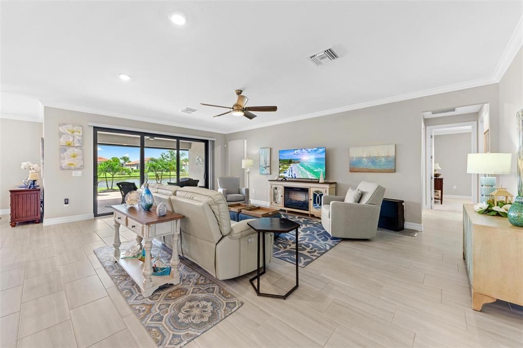 Active With Contract: $850,000 (3 beds, 3 baths, 2489 Square Feet)