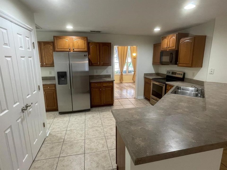 For Rent: $2,500 (4 beds, 3 baths, 2425 Square Feet)