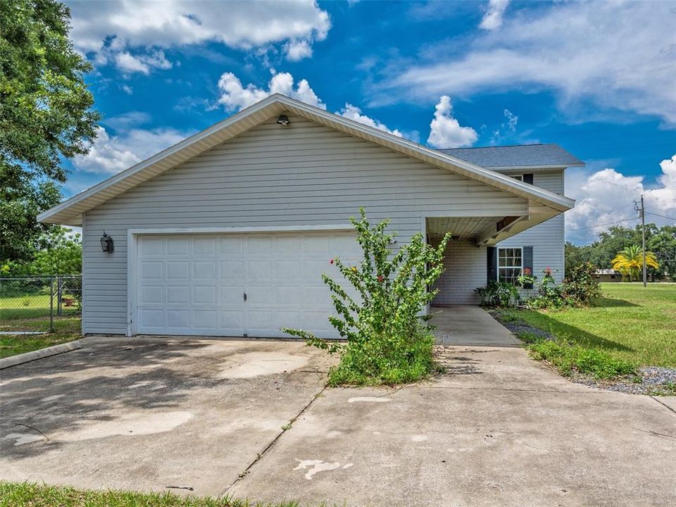 Active With Contract: $350,000 (4 beds, 3 baths, 2589 Square Feet)