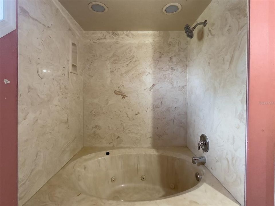 待售: $350,000 (4 贝兹, 3 浴室, 2589 平方英尺)