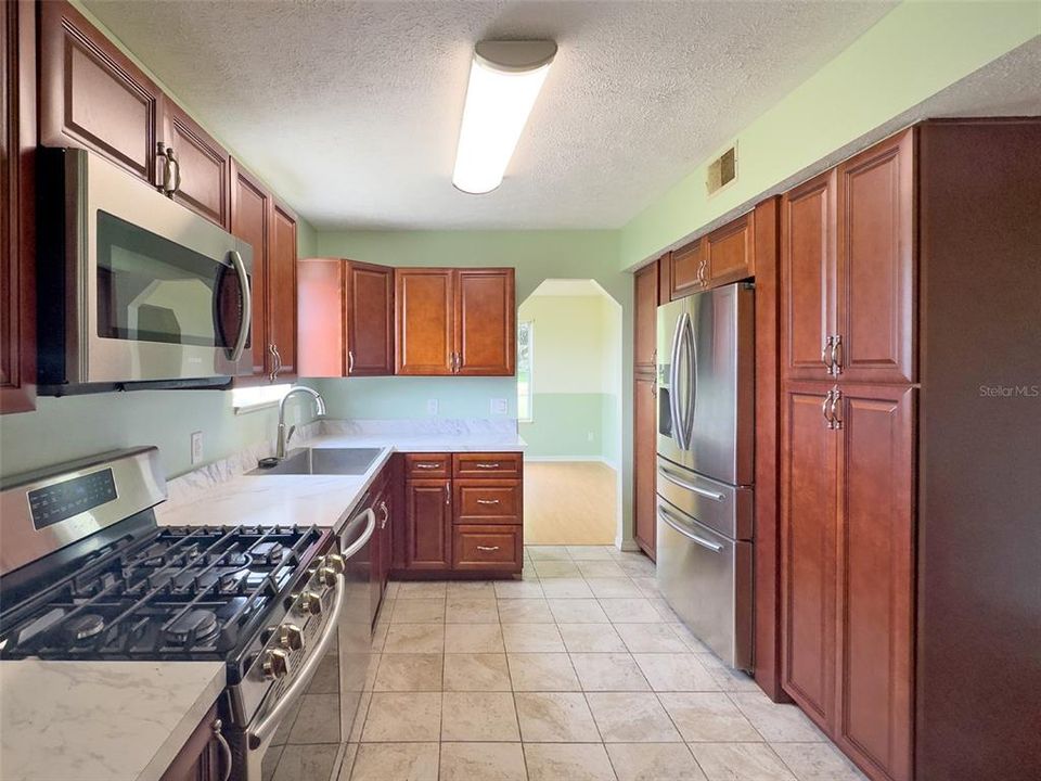 For Sale: $350,000 (4 beds, 3 baths, 2589 Square Feet)