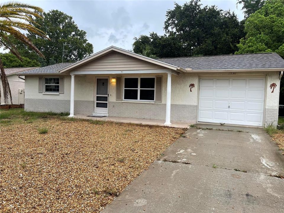 Active With Contract: $199,900 (2 beds, 1 baths, 960 Square Feet)