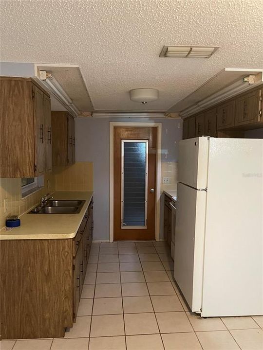 Active With Contract: $199,900 (2 beds, 1 baths, 960 Square Feet)