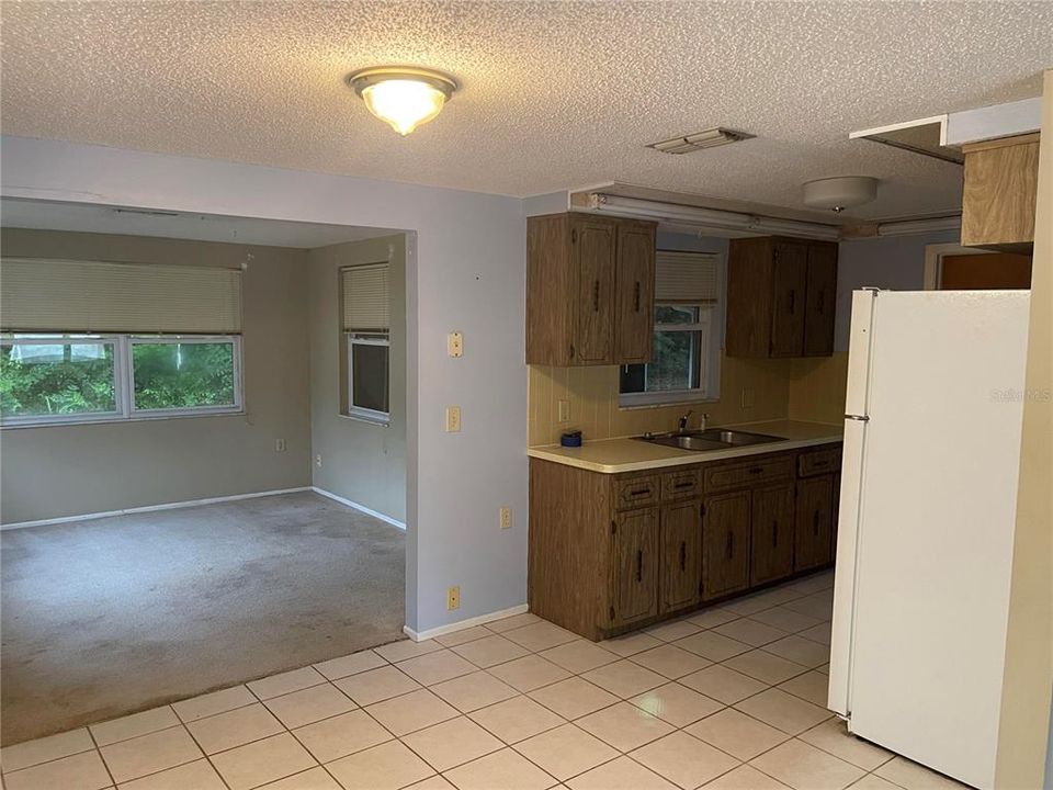 Active With Contract: $199,900 (2 beds, 1 baths, 960 Square Feet)