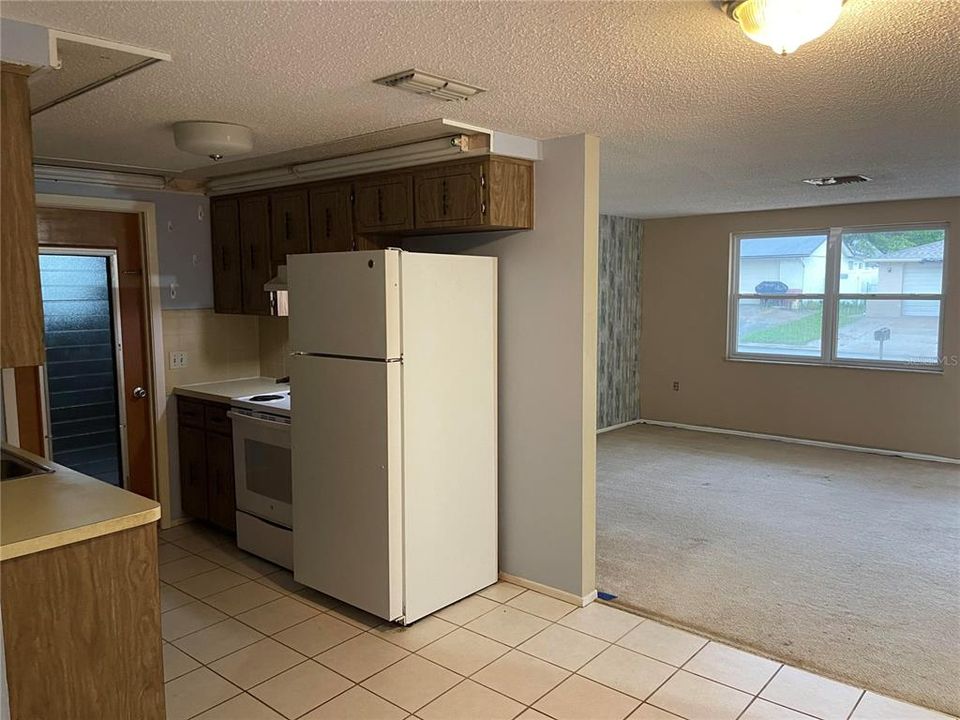 Active With Contract: $199,900 (2 beds, 1 baths, 960 Square Feet)