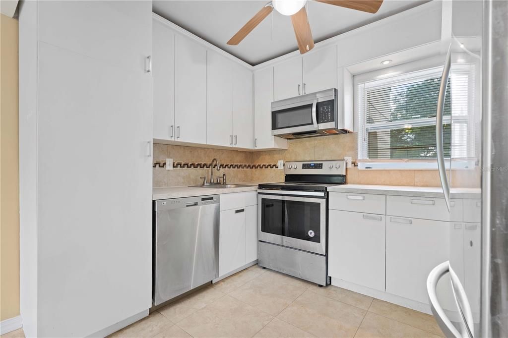 For Rent: $2,150 (3 beds, 2 baths, 1274 Square Feet)