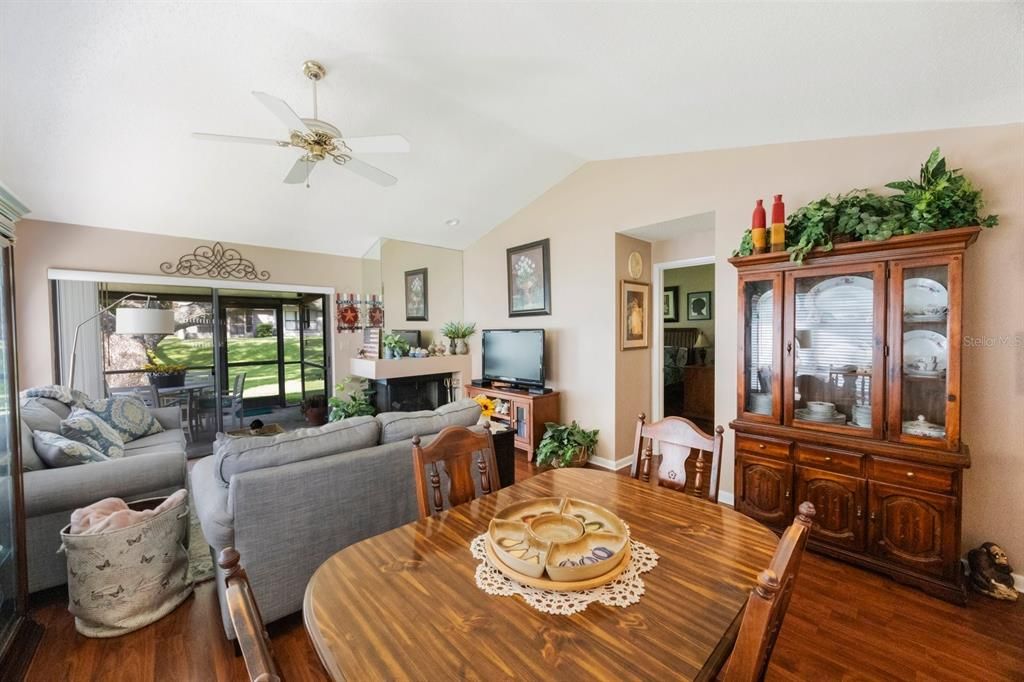 Active With Contract: $249,900 (2 beds, 2 baths, 1078 Square Feet)