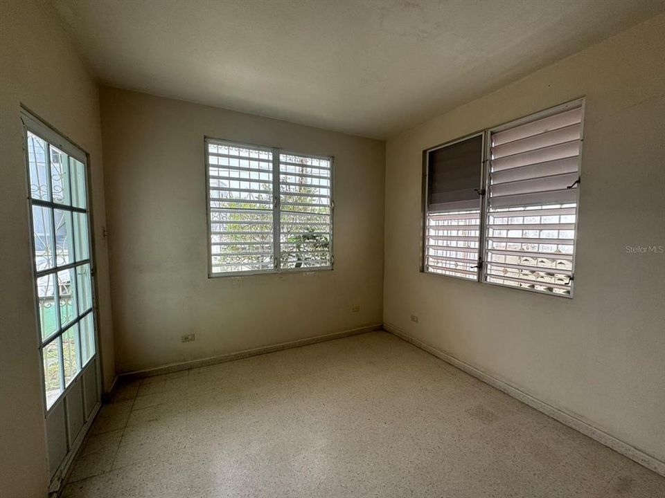 For Sale: $135,000 (2 beds, 1 baths, 10 Square Feet)