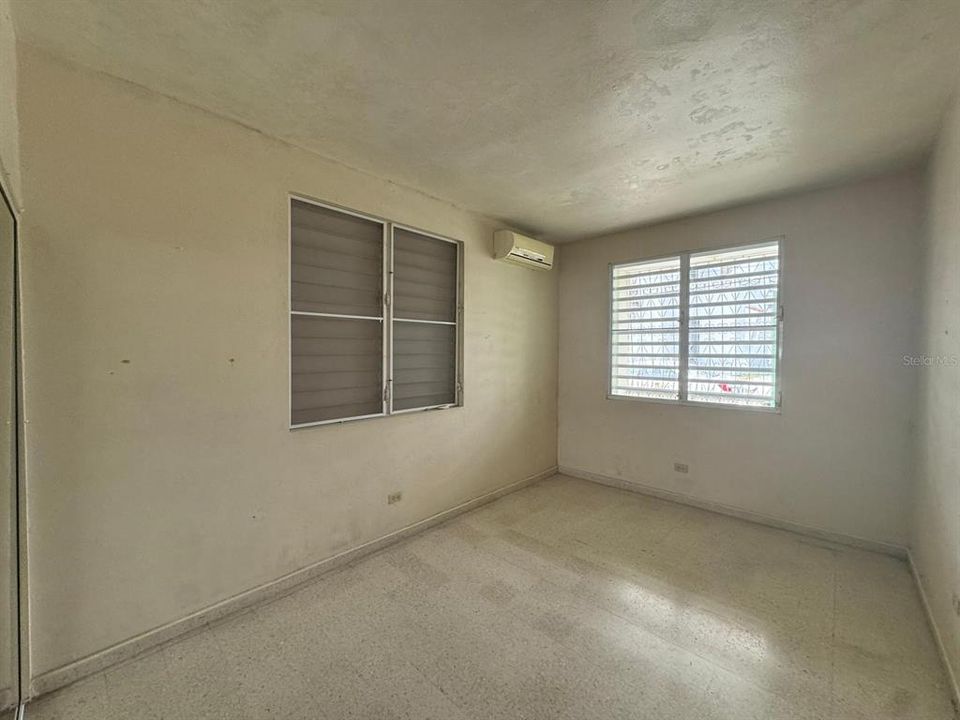 For Sale: $135,000 (2 beds, 1 baths, 10 Square Feet)