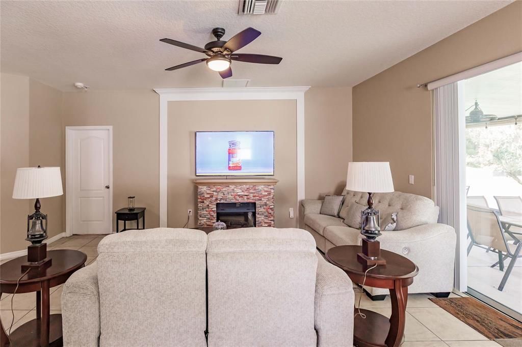 For Sale: $339,500 (3 beds, 2 baths, 1554 Square Feet)