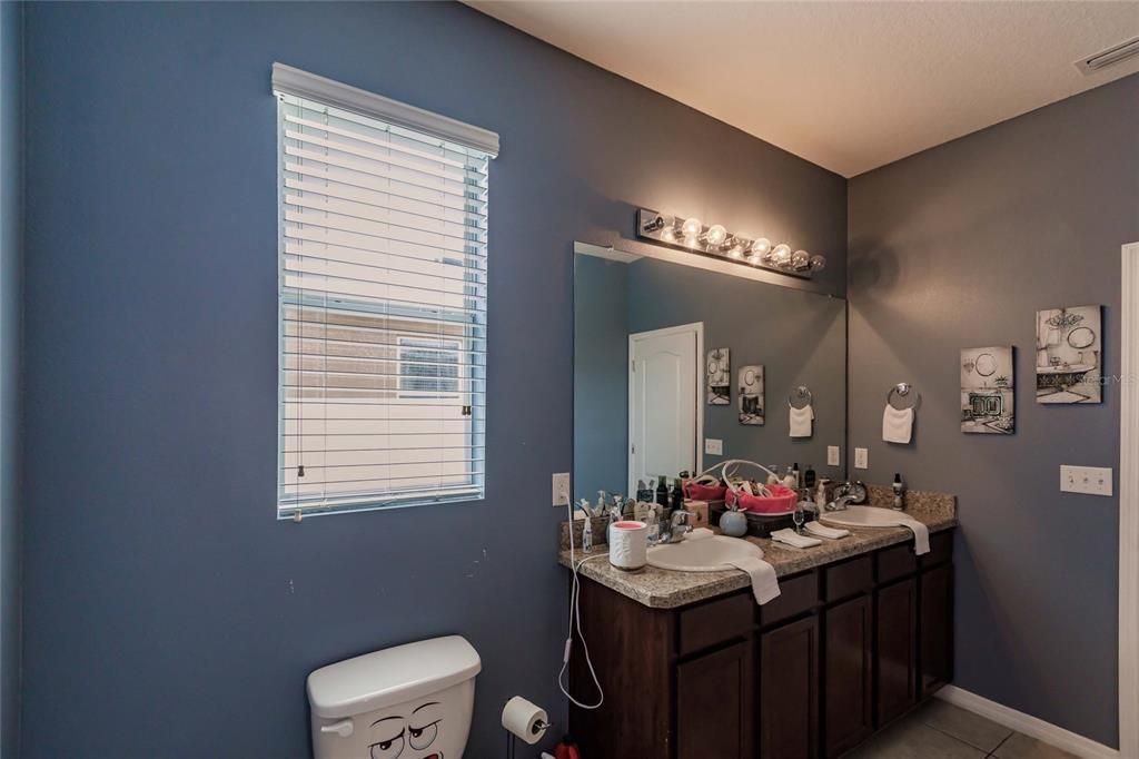 For Sale: $339,500 (3 beds, 2 baths, 1554 Square Feet)