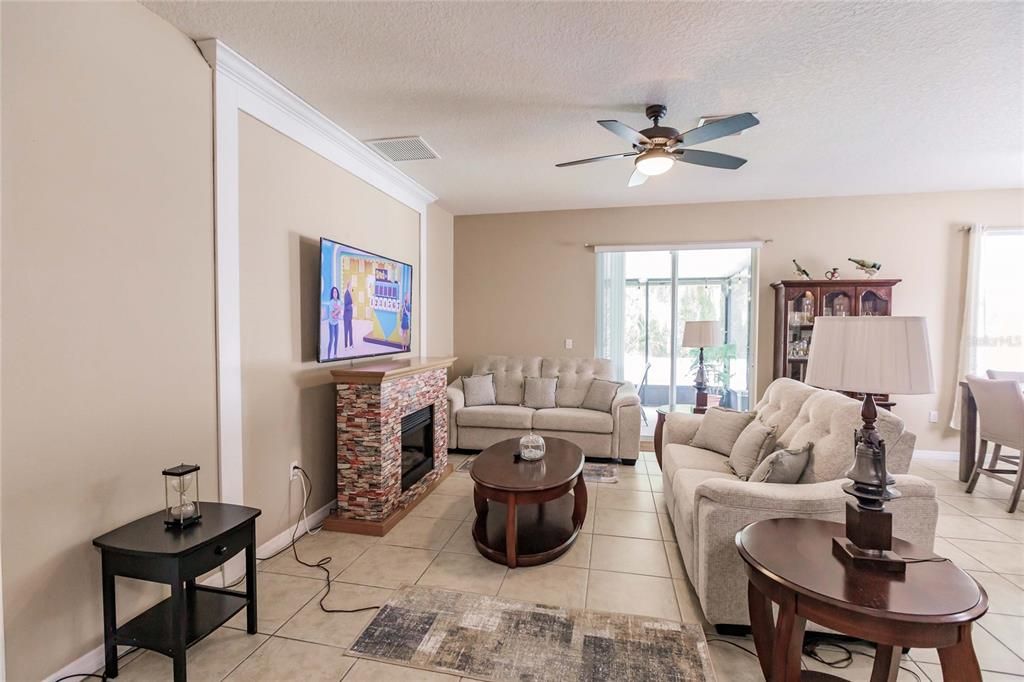 For Sale: $339,500 (3 beds, 2 baths, 1554 Square Feet)