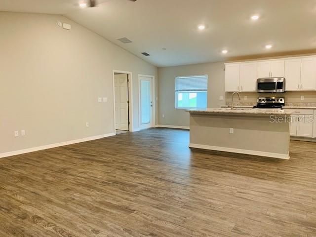 Active With Contract: $1,895 (3 beds, 2 baths, 1513 Square Feet)