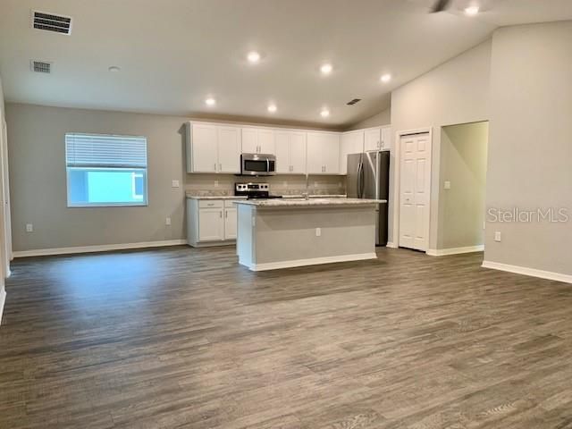 Active With Contract: $1,895 (3 beds, 2 baths, 1513 Square Feet)