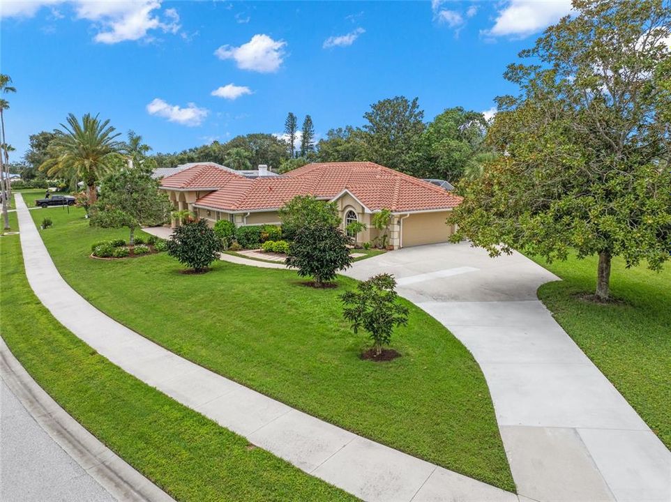 Active With Contract: $965,000 (4 beds, 3 baths, 3397 Square Feet)