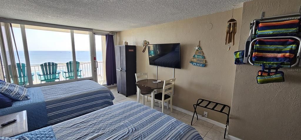 Active With Contract: $169,000 (1 beds, 1 baths, 364 Square Feet)