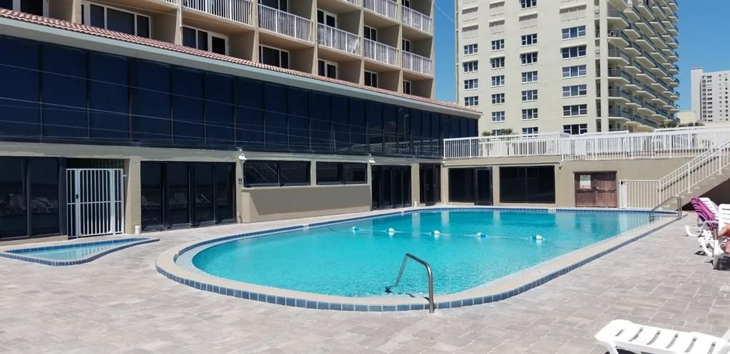 Active With Contract: $169,000 (1 beds, 1 baths, 364 Square Feet)