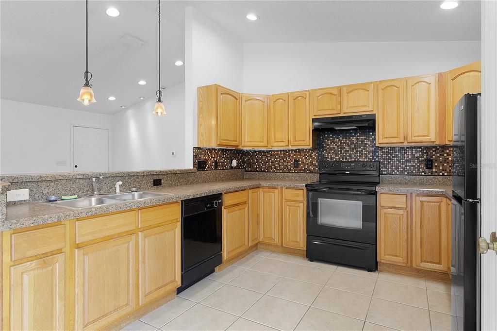 Active With Contract: $229,000 (3 beds, 2 baths, 1259 Square Feet)