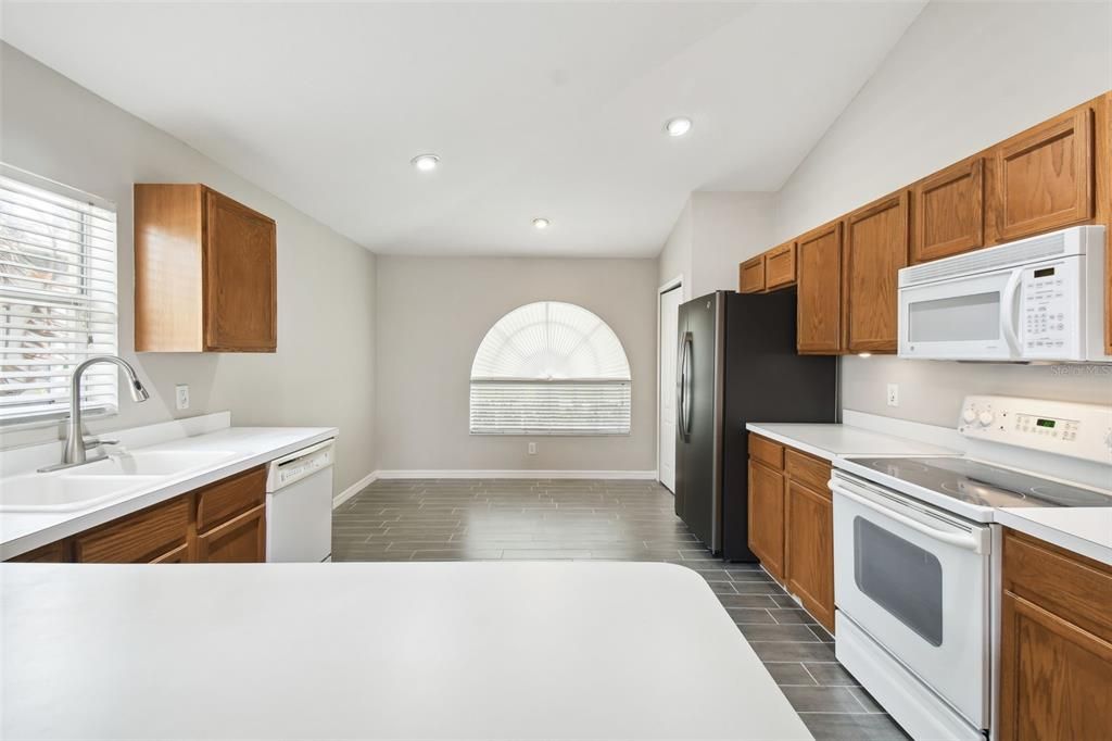 Active With Contract: $414,900 (3 beds, 2 baths, 1640 Square Feet)