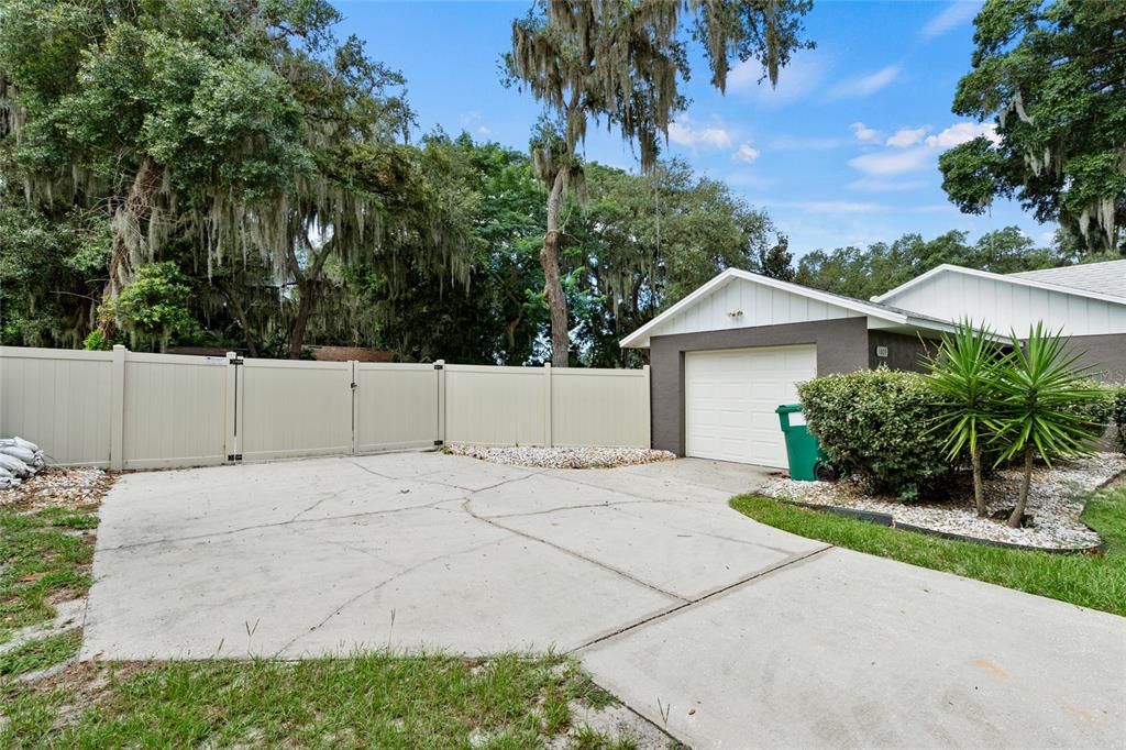 Active With Contract: $250,000 (3 beds, 2 baths, 1120 Square Feet)