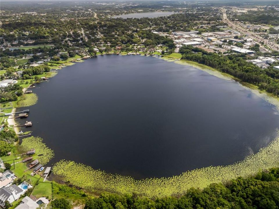 На продажу: $4,490,900 (7.82 acres)