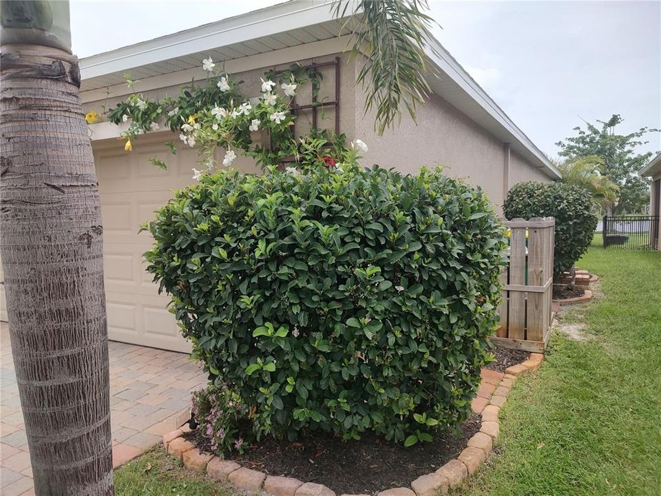 For Sale: $389,000 (3 beds, 2 baths, 1690 Square Feet)