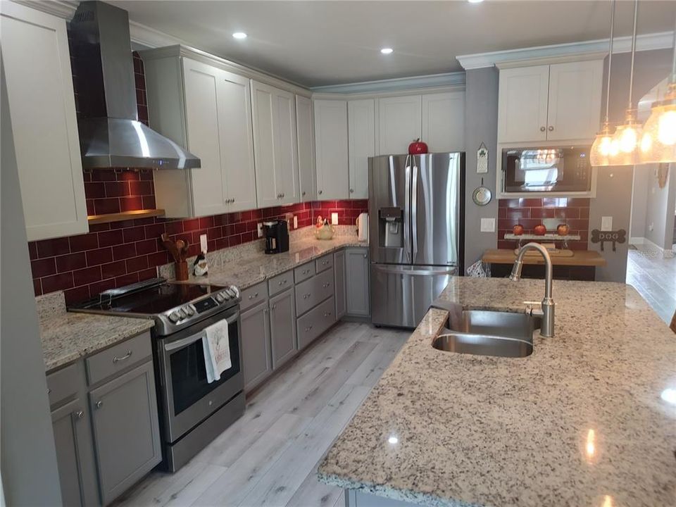 For Sale: $389,000 (3 beds, 2 baths, 1690 Square Feet)