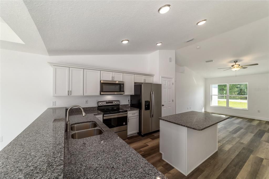 For Sale: $272,900 (3 beds, 2 baths, 1559 Square Feet)