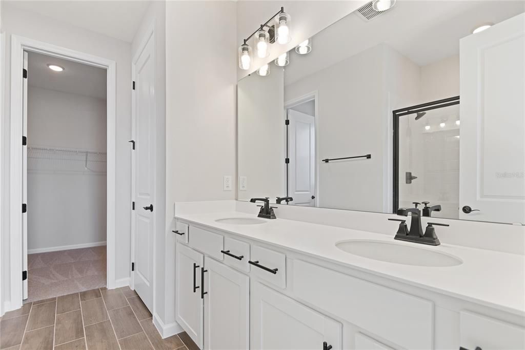 Под контрактом: $339,950 (3 спален, 2 ванн, 1700 Квадратных фут)