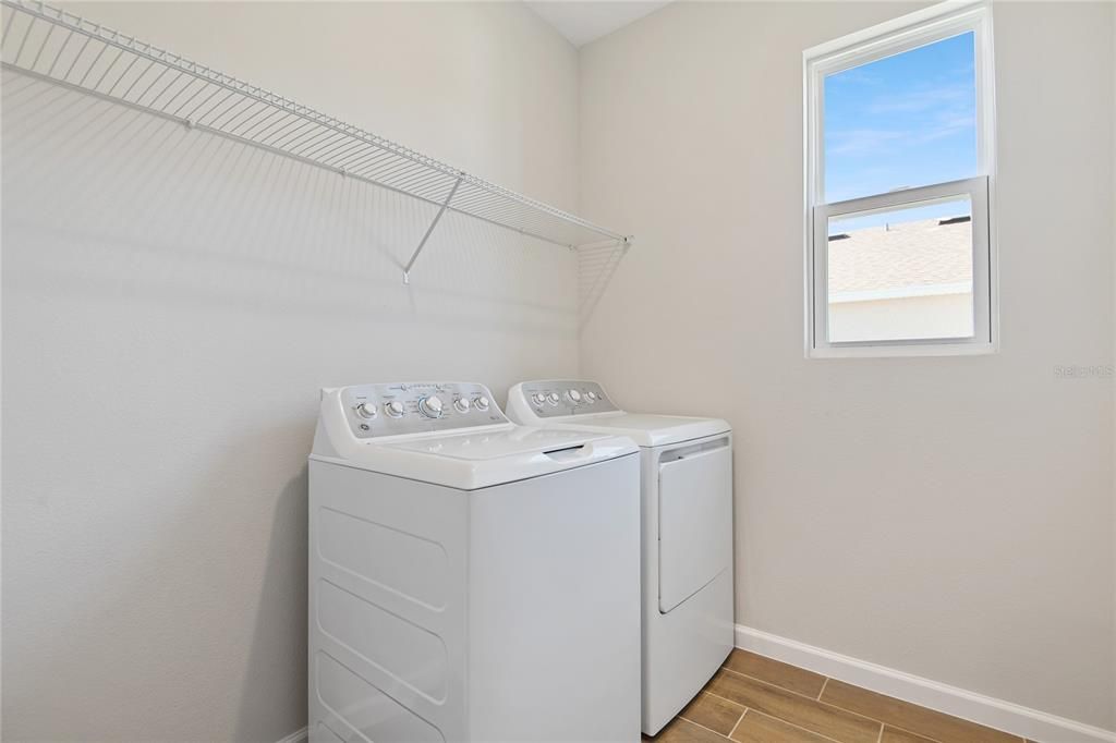 Под контрактом: $339,950 (3 спален, 2 ванн, 1700 Квадратных фут)