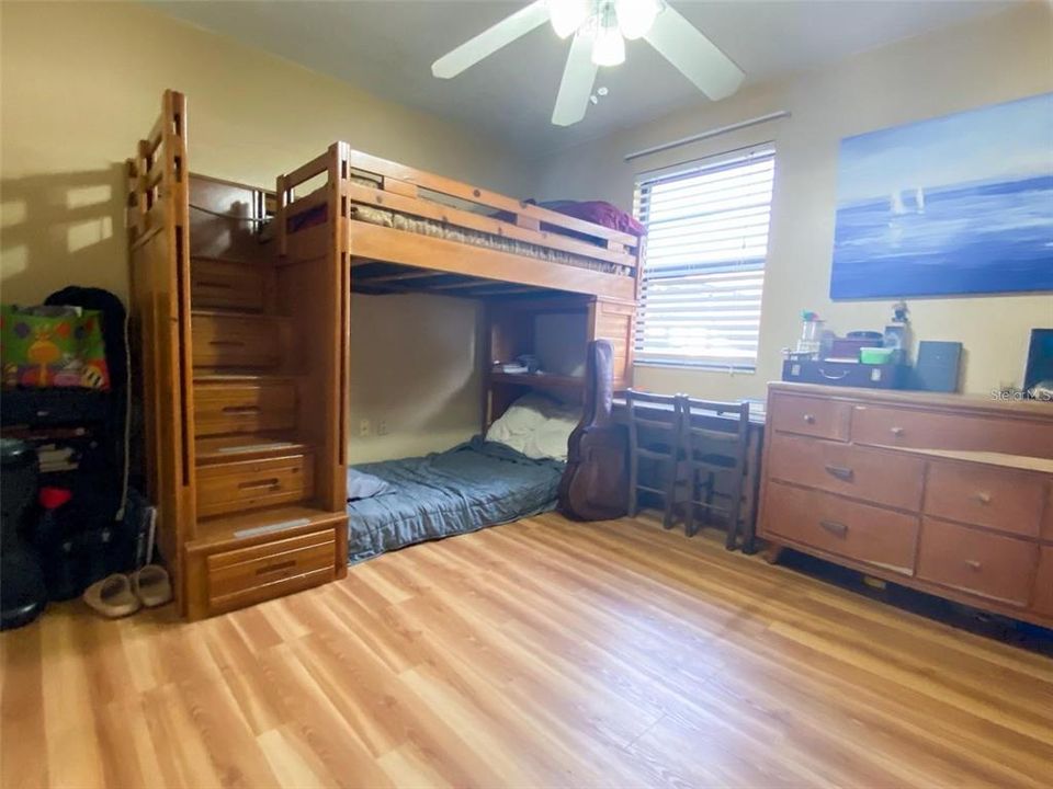 For Sale: $99,999 (2 beds, 1 baths, 894 Square Feet)