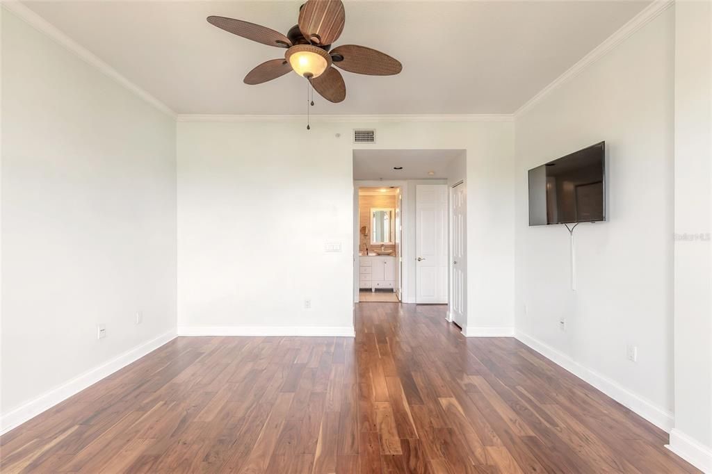 For Sale: $399,000 (1 beds, 1 baths, 1015 Square Feet)