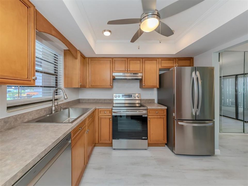 Active With Contract: $229,000 (2 beds, 2 baths, 1222 Square Feet)