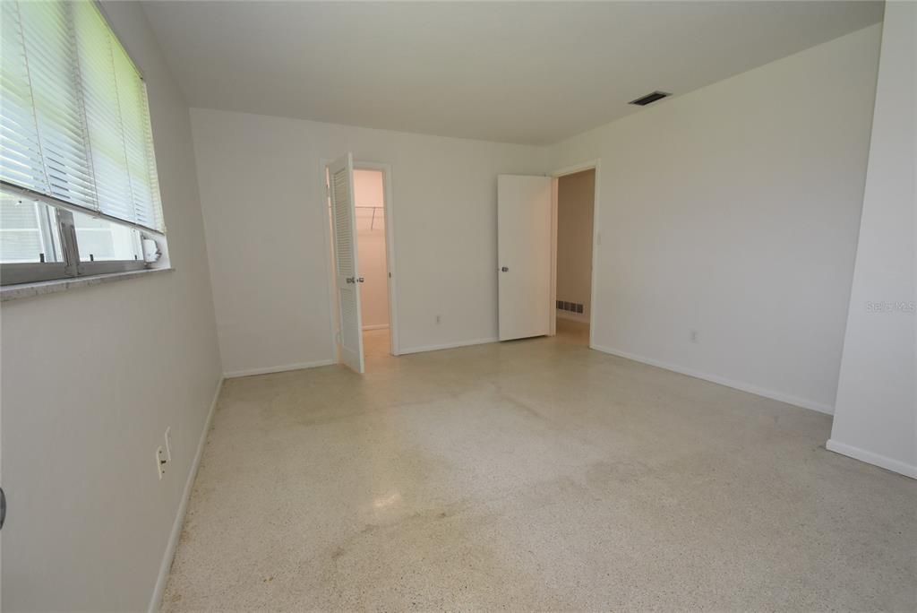 For Rent: $2,600 (3 beds, 2 baths, 2407 Square Feet)