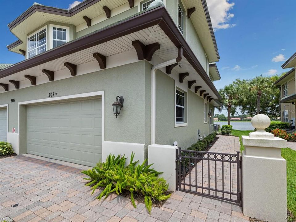 For Sale: $950,000 (3 beds, 3 baths, 3155 Square Feet)