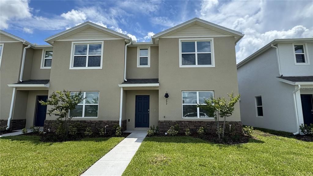 Active With Contract: $2,300 (3 beds, 2 baths, 1488 Square Feet)