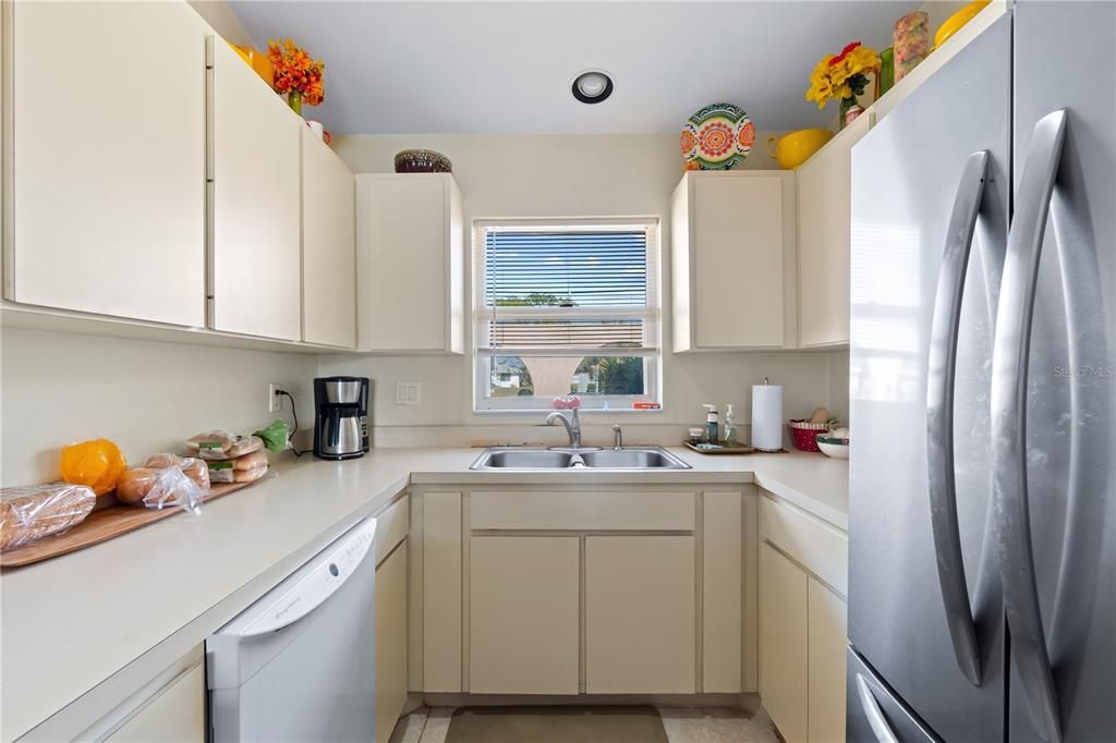 Active With Contract: $600,000 (4 beds, 0 baths, 2076 Square Feet)