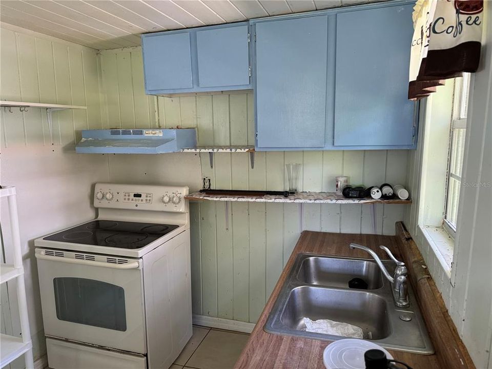 For Sale: $100,000 (3 beds, 1 baths, 824 Square Feet)