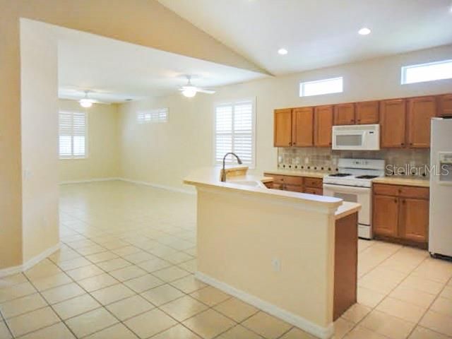 Active With Contract: $2,995 (3 beds, 2 baths, 2016 Square Feet)