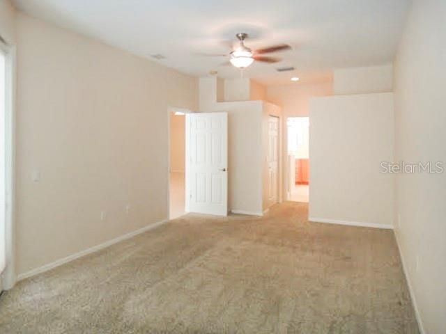 Active With Contract: $2,995 (3 beds, 2 baths, 2016 Square Feet)