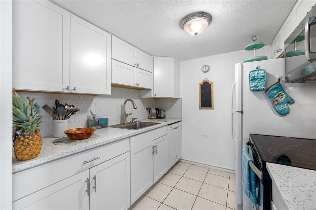 For Sale: $349,000 (1 beds, 1 baths, 787 Square Feet)