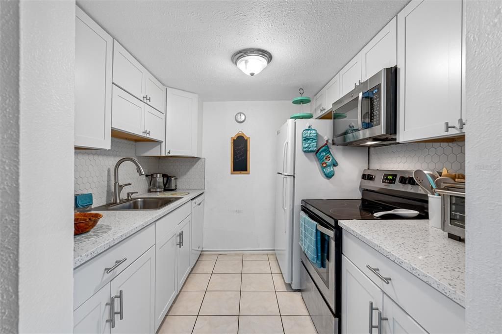 For Sale: $349,000 (1 beds, 1 baths, 787 Square Feet)