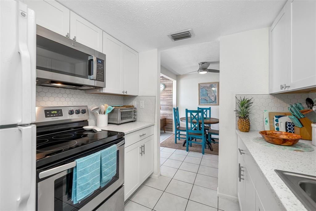 For Sale: $349,000 (1 beds, 1 baths, 787 Square Feet)