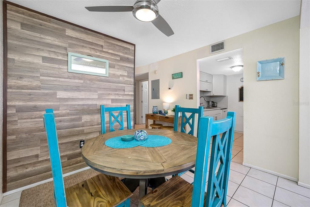 For Sale: $349,000 (1 beds, 1 baths, 787 Square Feet)