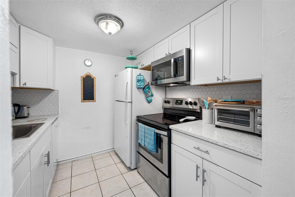 For Sale: $349,000 (1 beds, 1 baths, 787 Square Feet)