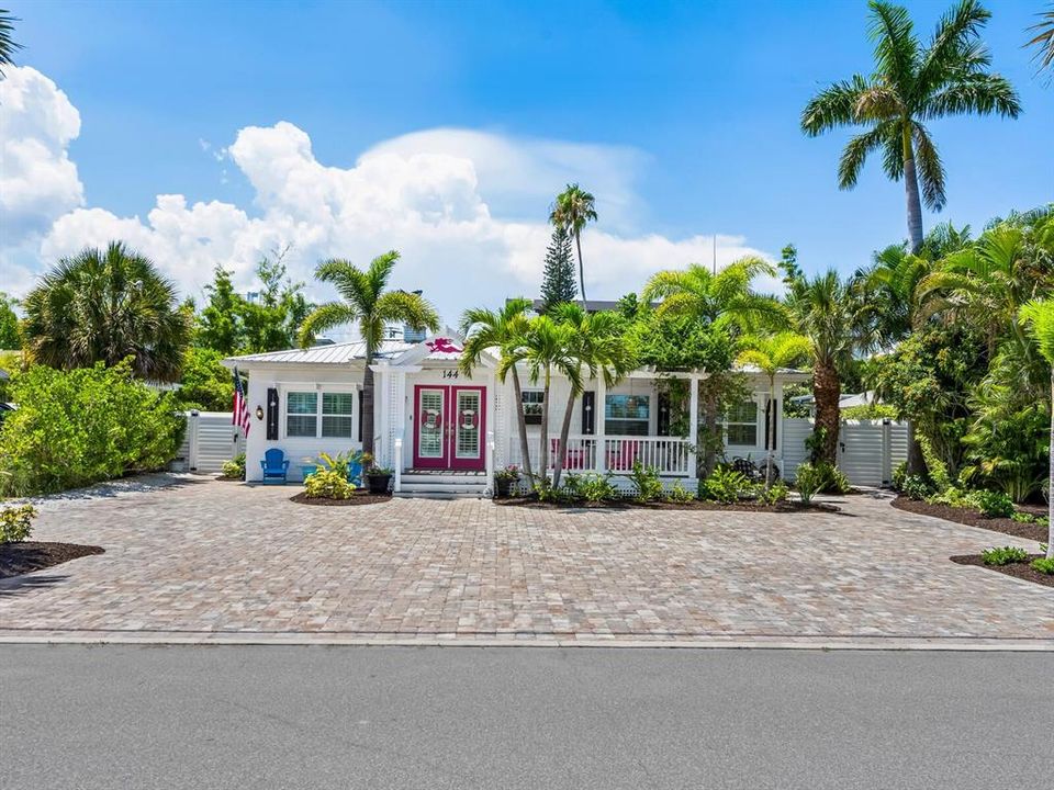 For Sale: $3,500,000 (4 beds, 3 baths, 2743 Square Feet)