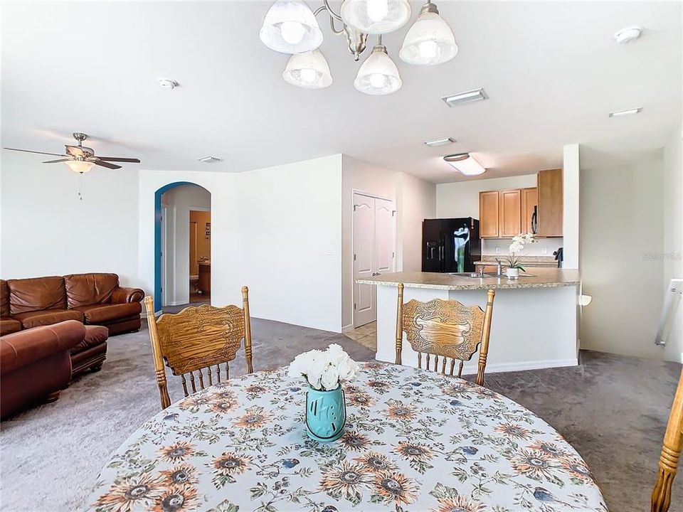 For Sale: $214,999 (2 beds, 2 baths, 1185 Square Feet)