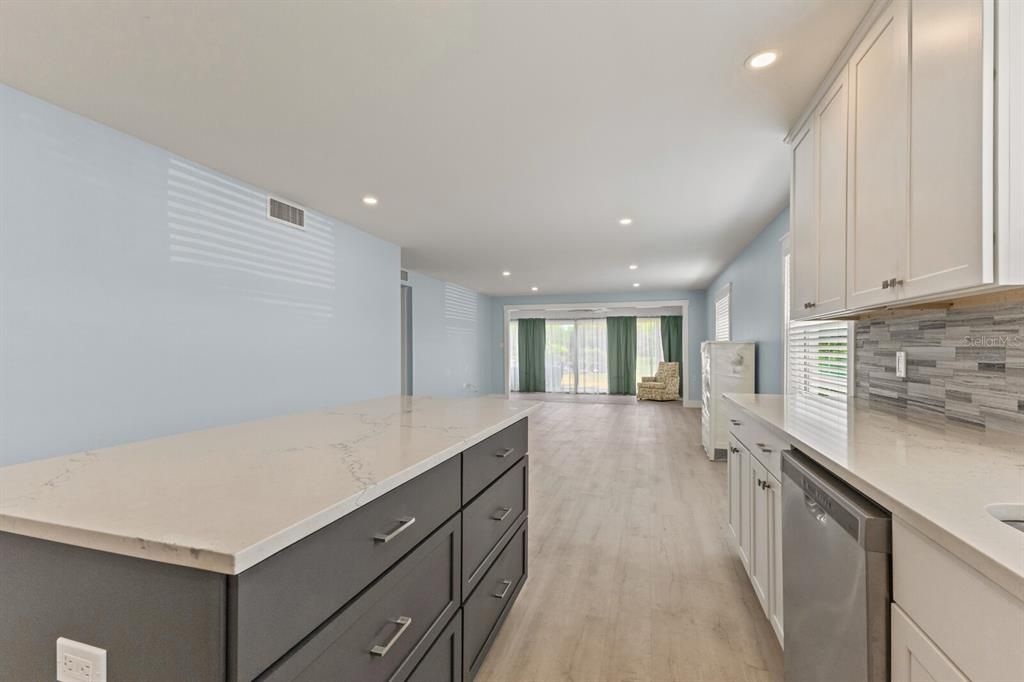 For Sale: $499,900 (2 beds, 2 baths, 1179 Square Feet)