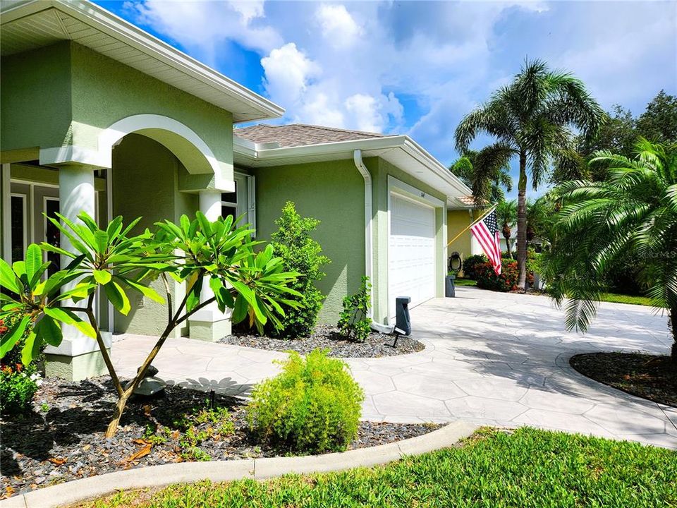 For Sale: $749,000 (3 beds, 2 baths, 1968 Square Feet)